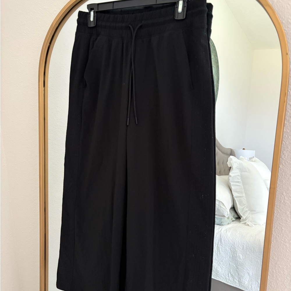 Athleta wide leg light weight crop pant